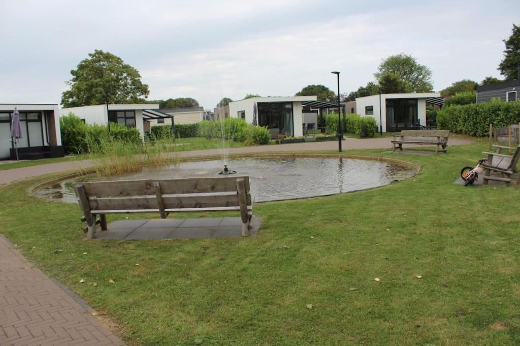 Vakantiehuis Met Vijverzicht Lathum Exterior foto