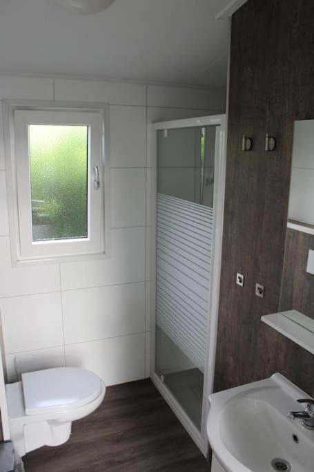 Vakantiehuis Met Vijverzicht Lathum Exterior foto