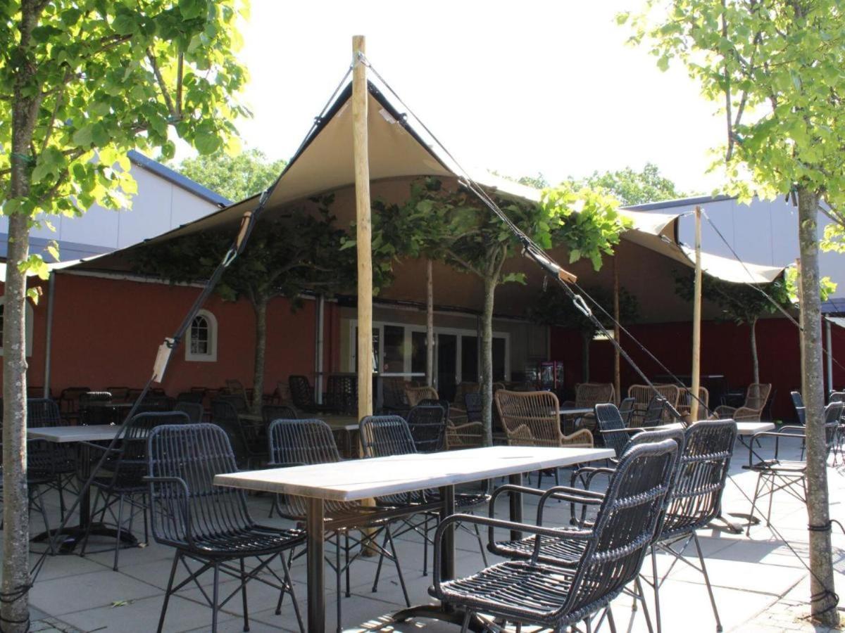 Vakantiehuis Met Vijverzicht Lathum Exterior foto