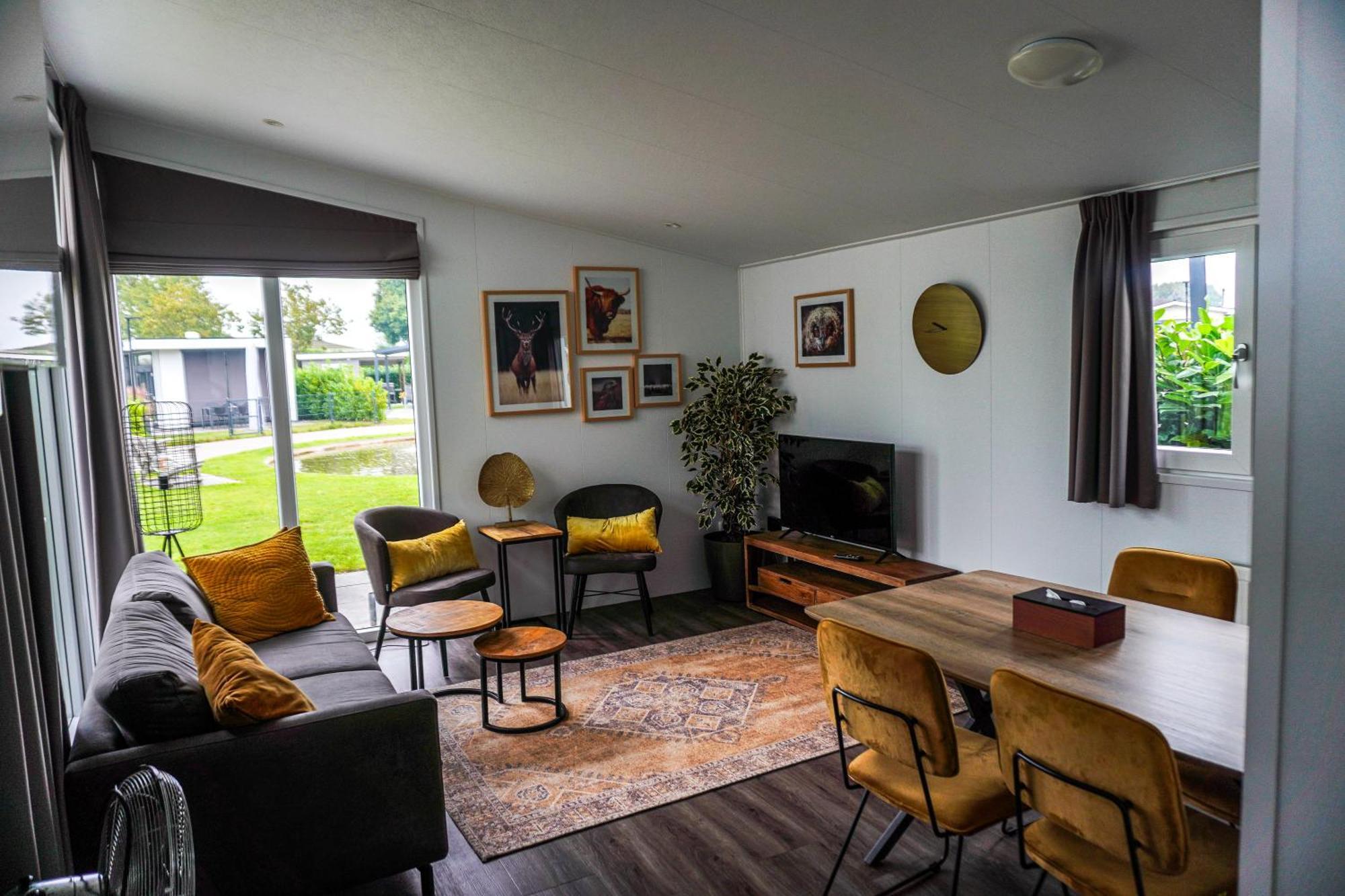 Vakantiehuis Met Vijverzicht Lathum Exterior foto