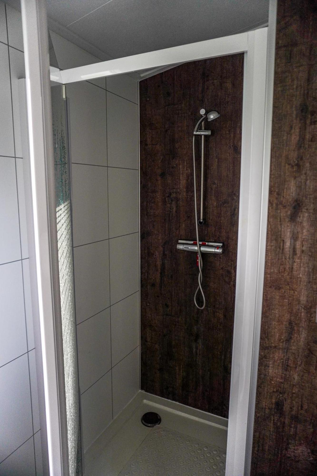 Vakantiehuis Met Vijverzicht Lathum Exterior foto